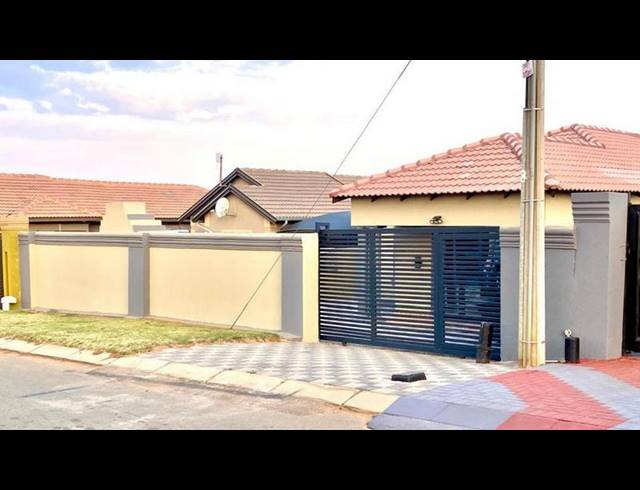 3 BEDROOM HOUSE FOR SALE IN TOEKOMSRUS